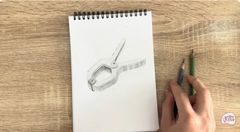 Рисуем Пластиковый зажим