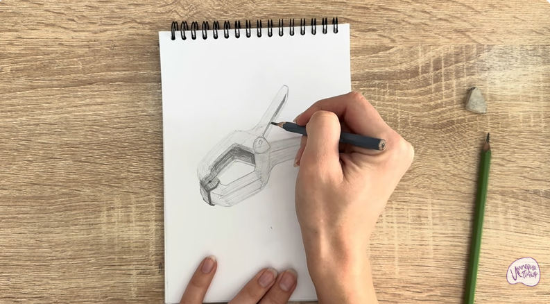 Рисуем Пластиковый зажим