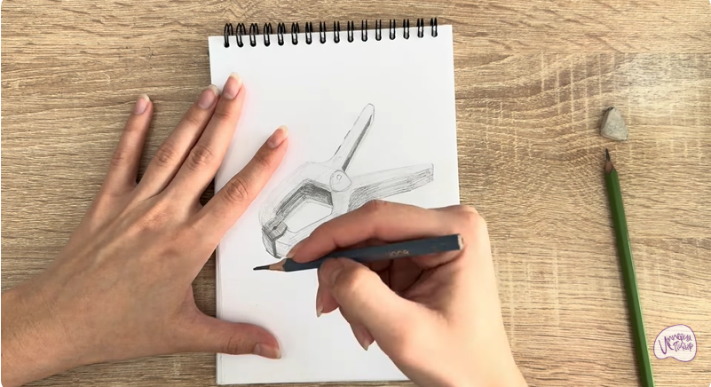 Рисуем Пластиковый зажим