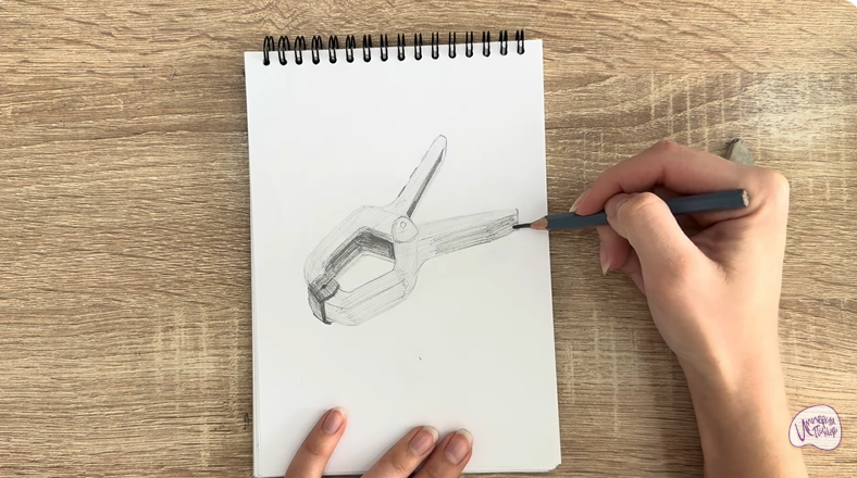 Рисуем Пластиковый зажим